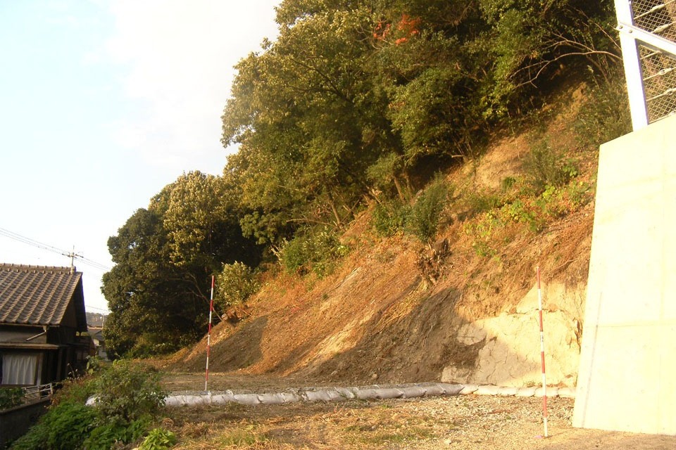 急傾斜地崩壊対策工事（擁壁工）の画像01