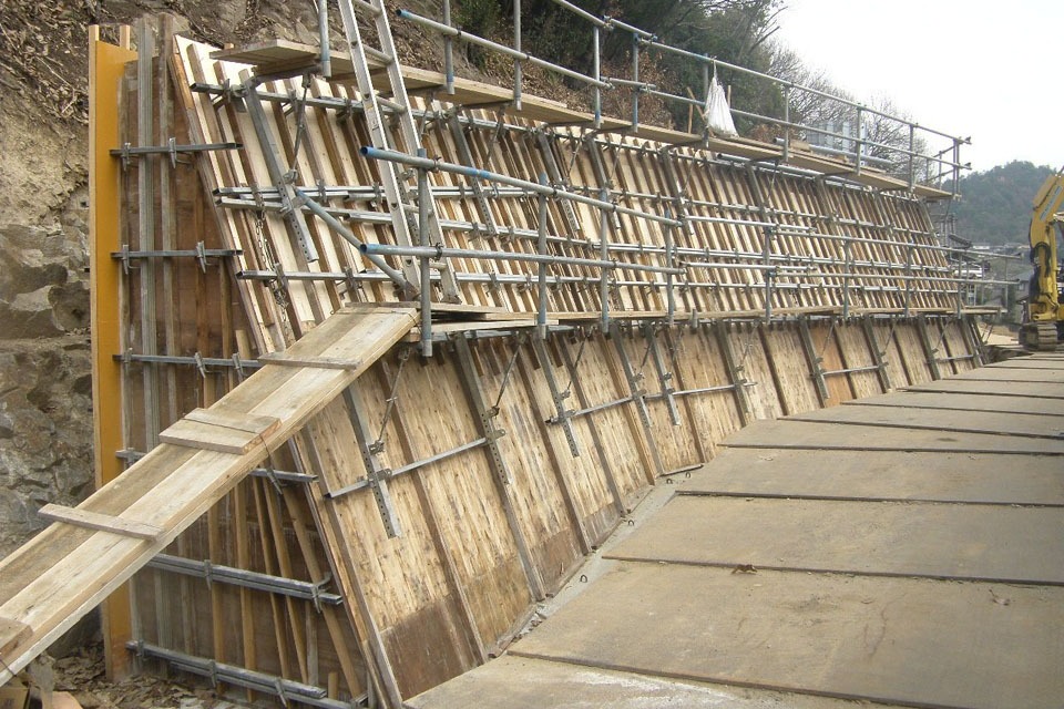 急傾斜地崩壊対策工事（擁壁工）の画像06