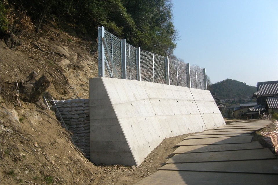 急傾斜地崩壊対策工事（擁壁工）の画像08