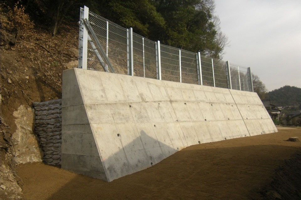 急傾斜地崩壊対策工事（擁壁工）の画像09